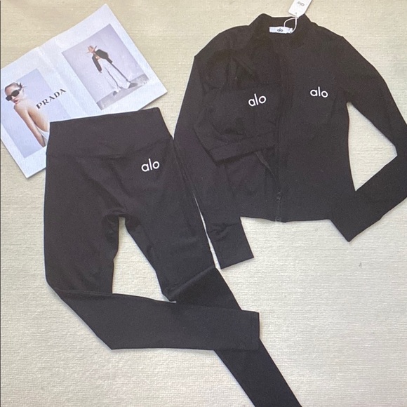 ALO Yoga Black 3 Piece Stretchy Activewear Set Jacket Padded Bra Leggings - Picture 4 of 4